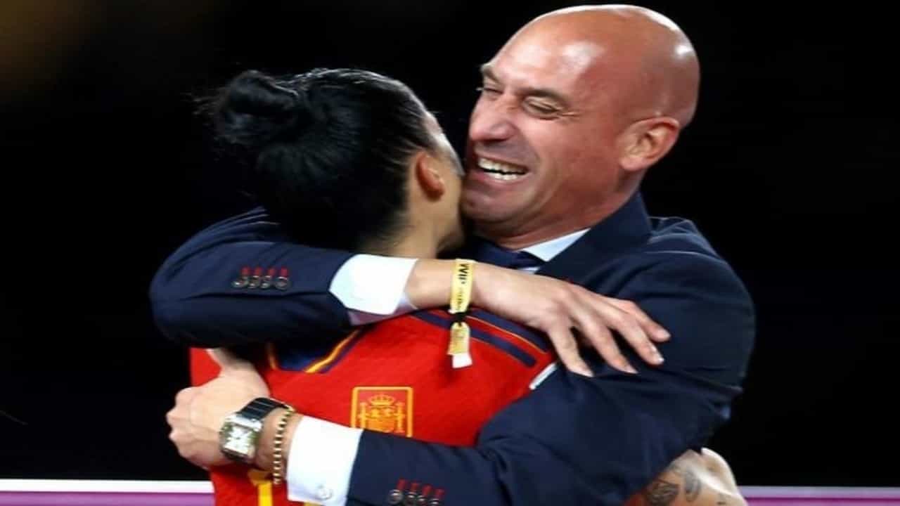 Dünya Kupasını Kazanan İspanya Karıştı