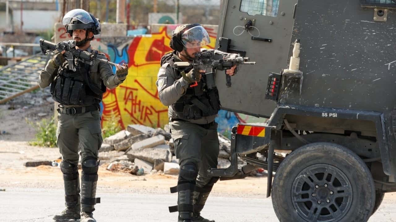 İsrail Askeri Yardım Etmek İçin Koşan Silahsız Filistinli Sivili Başından Vurdu