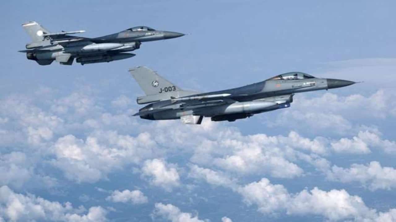 Hollanda ve Danimarka, Ukrayna’ya F-16 Savaş Uçağı Gönderiyor