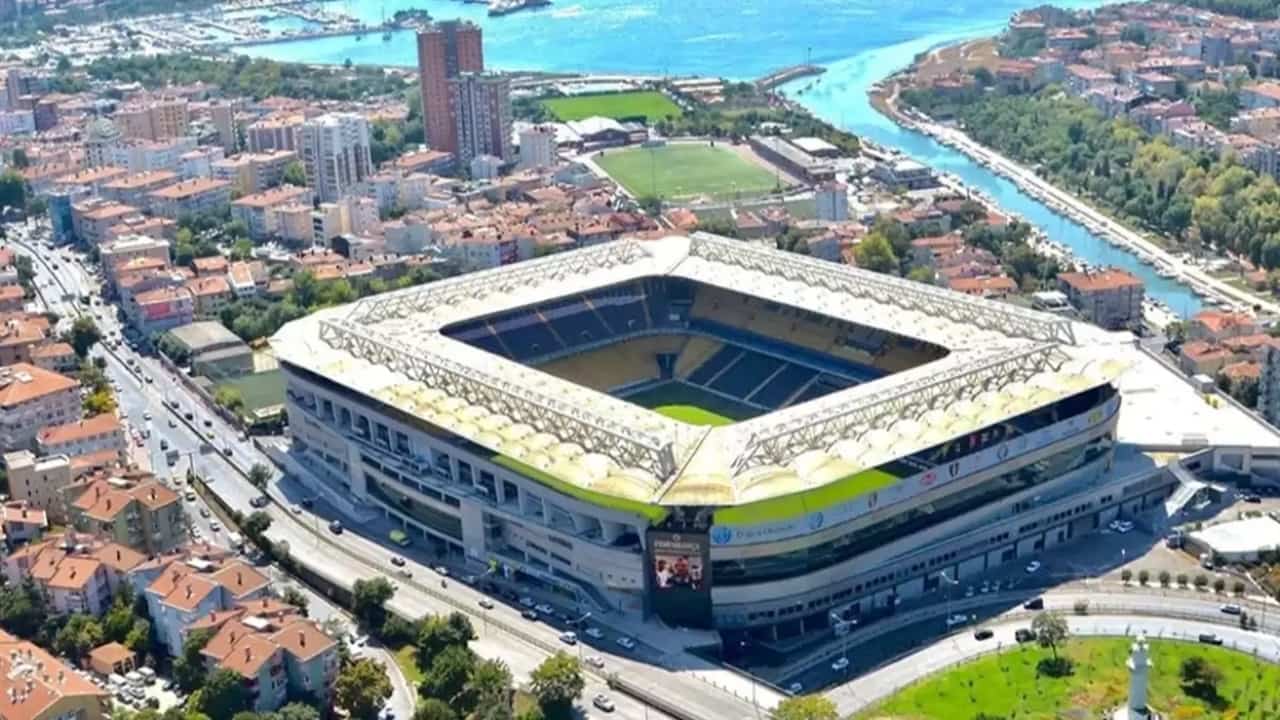 Fenerbahçe Genel Kurulu Şükrü Saraçoğlu Stadyumu’nun İsmini “Fenerbahçe Atatürk Stadyumu” Olarak Değiştirmeyi Kabul Etti