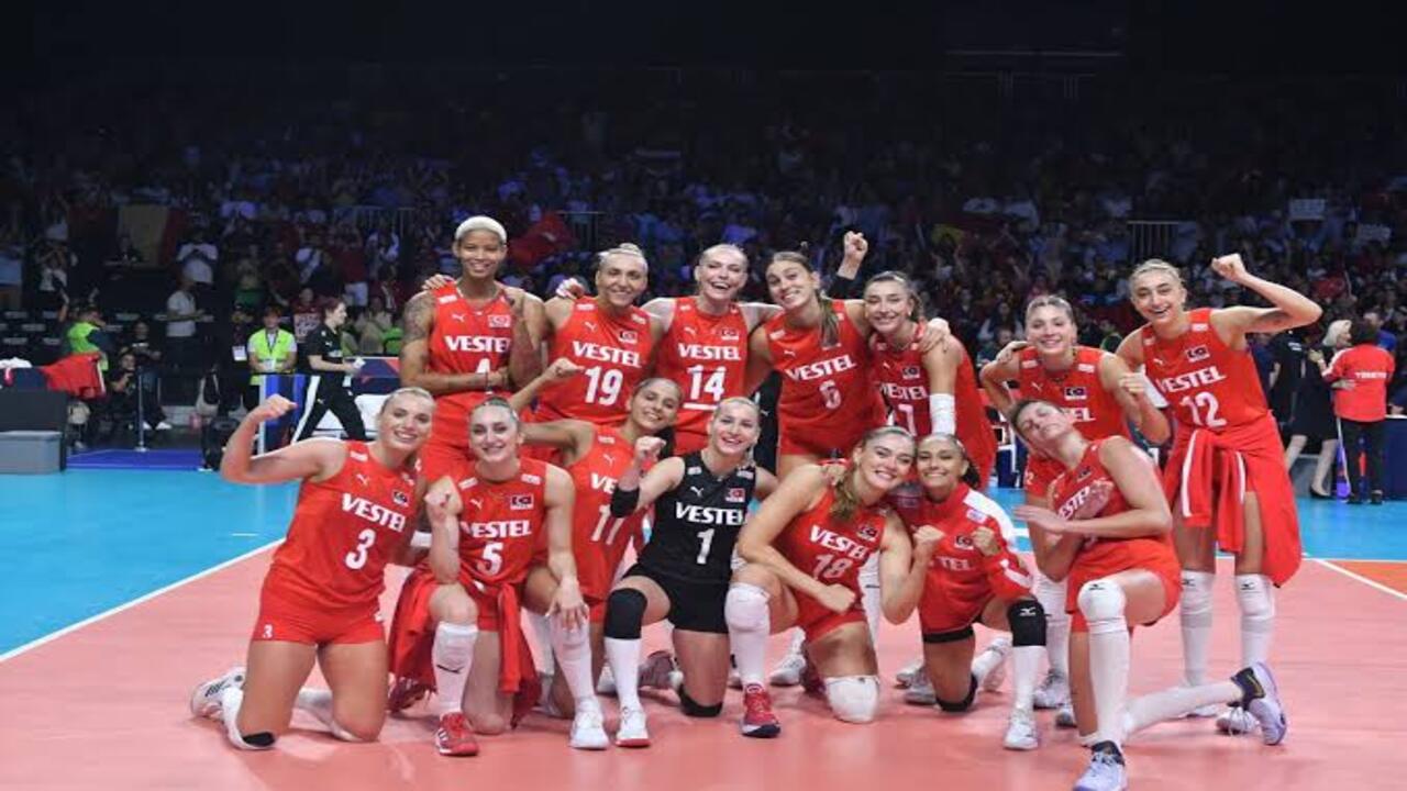 Türkiye Kadın Voleybol Takımı Muhteşem Geri Dönüşle Avrupa Şampiyonası Finaline Yükseldi